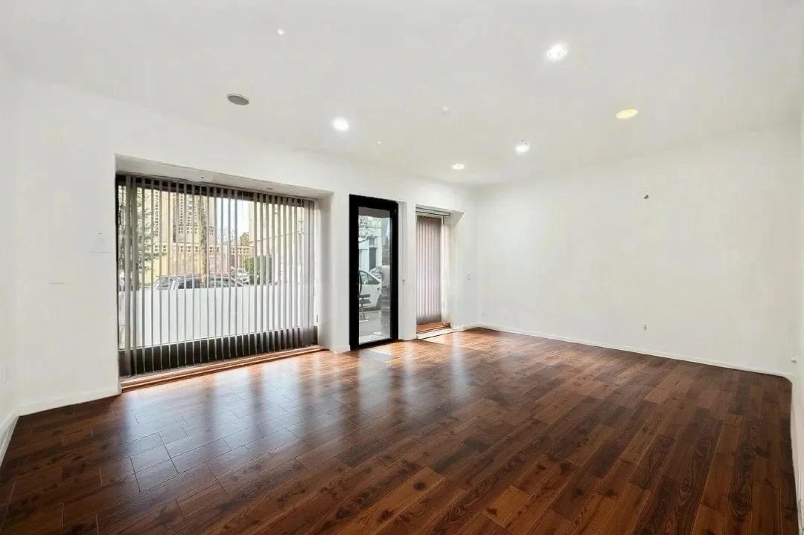 Image_, Local commercial, Le Raincy, ref :NGLCLR1500