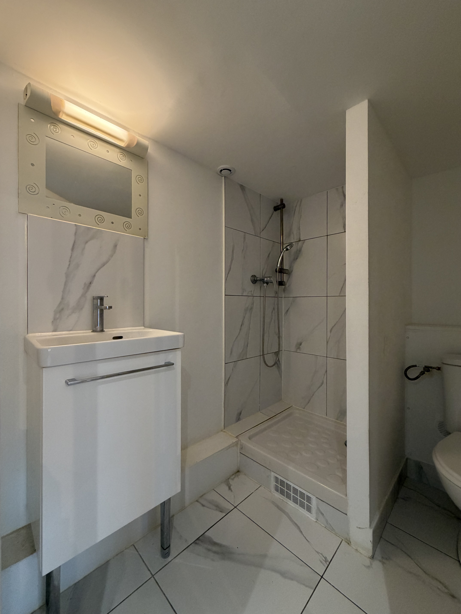 Image_, Studio, Melun, ref :NGMBONGO