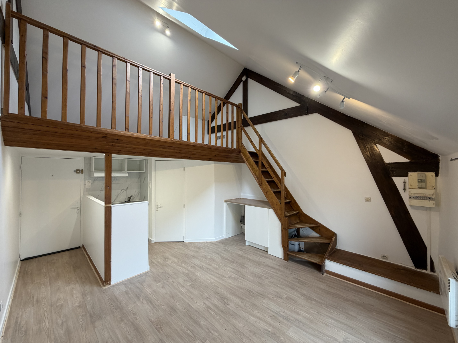 Image_, Studio, Melun, ref :NGMBONGO