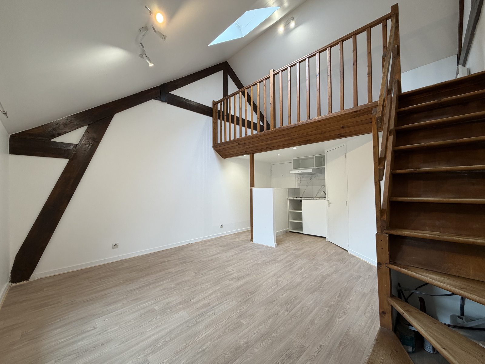 Image_, Studio, Melun, ref :NGMBONGO